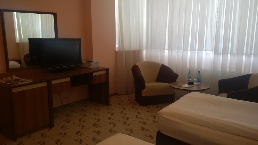 River Side Hotel Mingachevir Bilik gambar