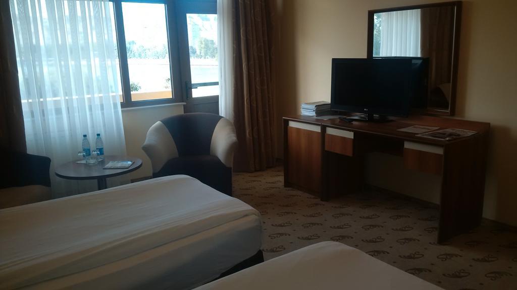 River Side Hotel Mingachevir Bilik gambar