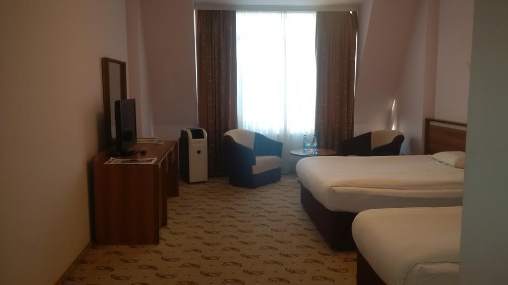River Side Hotel Mingachevir Bilik gambar