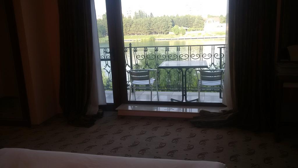 River Side Hotel Mingachevir Bilik gambar