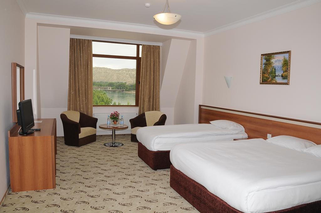 River Side Hotel Mingachevir Bilik gambar